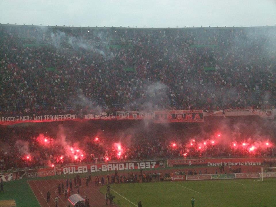 Public du club algérois USMA durant la finale de la coupe arabe au stade du 5 juillet à Alger, le 14 mai 2013, acteurs du Hirak 6 ans plus tard.